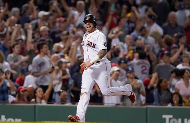 Christian Vazquez Posts Emotional...