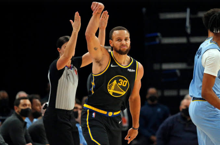 “Stephen Curry Better Than Both”: NBA Fans Lash Out After..., ...2 Other Legendary Stars as...