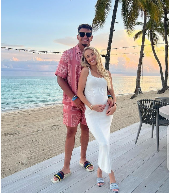 Patrick Mahomes' wife Brittany shows off her...