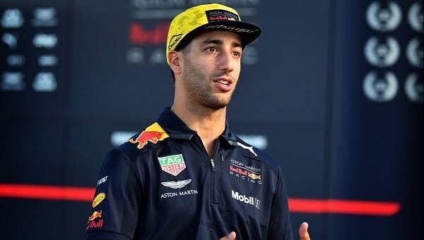 Sergio Perez shrugs off Daniel Ricciardo's Red Bull F1 return: “It doesn’t matter if....